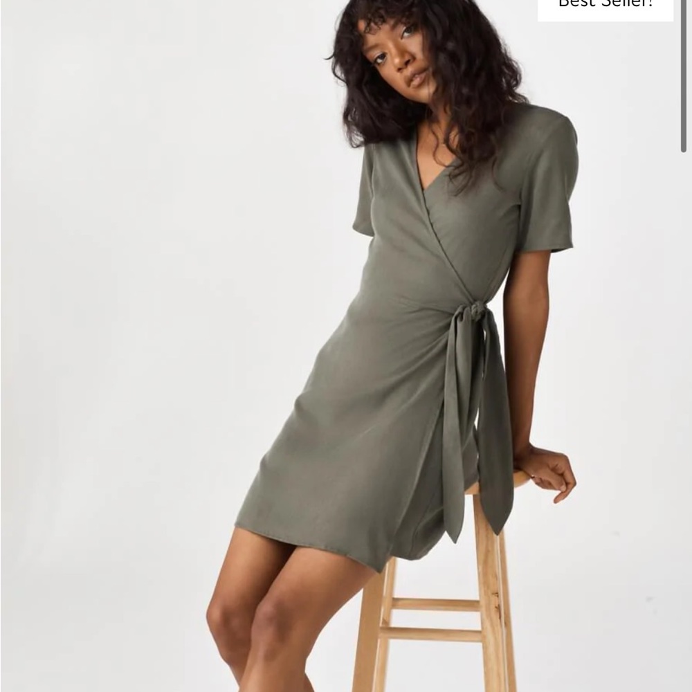 NEVER BEEN WORN | VETTA | The Short Wrap Dress